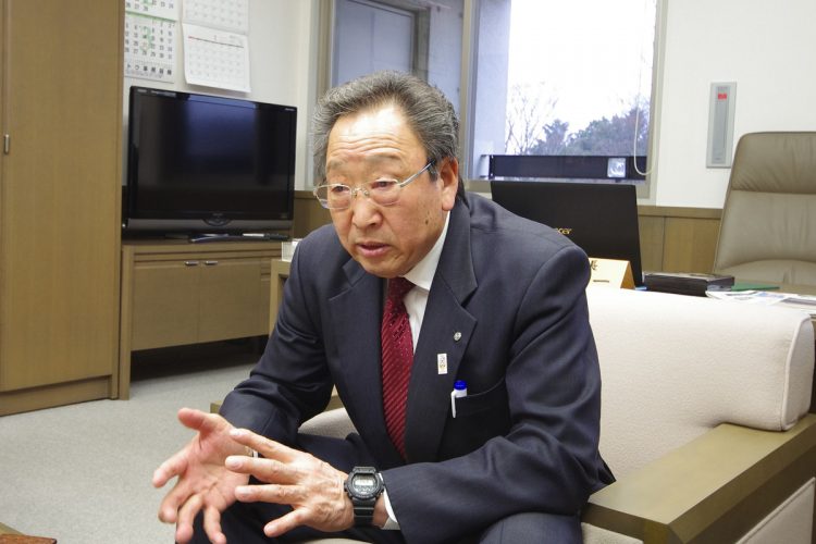 Tomioka Mayor Koichi Miyamoto speaks about the town’s reconstruction efforts.