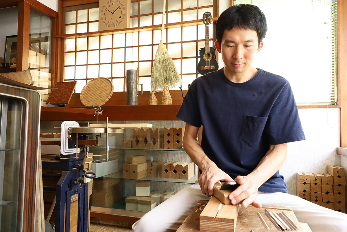 Artisan carves new territory through traditional Hakone woodcraft ...