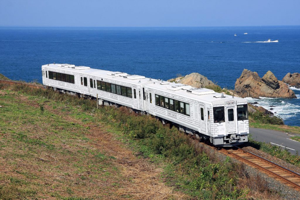 JR East’s Tohoku Emotion, a “restaurant train”