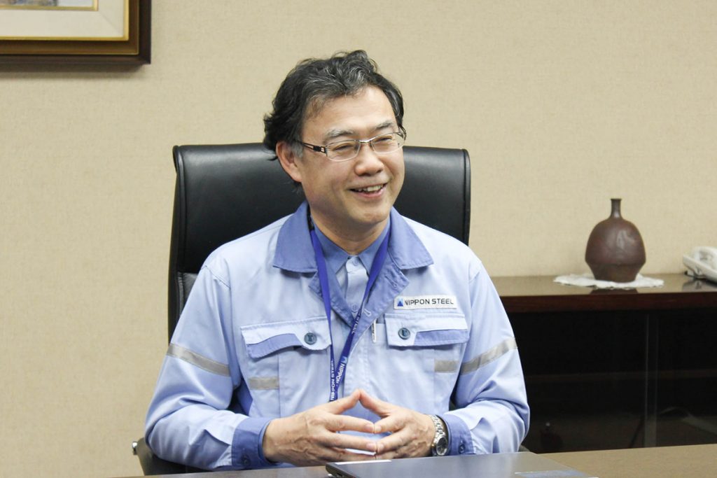 Nippon Steel fellow Hideki Murakami says, “Integrated steelworks that use blast furnaces have pursued optimization of energy use in their facilities, but in the future, they need to cooperate with factories in other industries.”