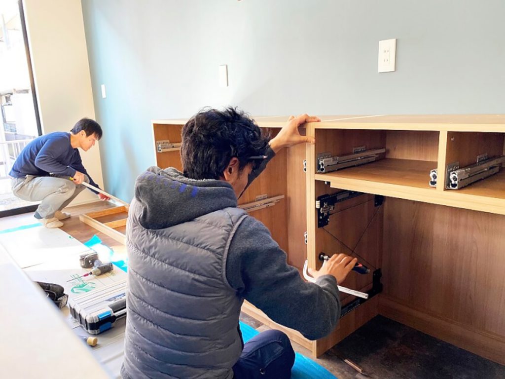 Estorage workers pay special attention to ensuring the quake-resistance of furniture, aware that they have the responsibility to “protect customers’ lives,” according to Yajima.